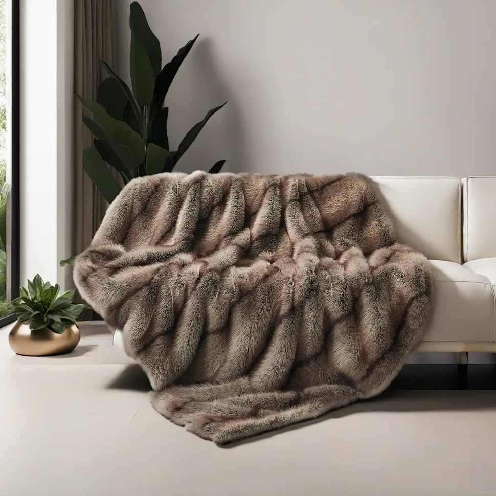 INCHGRASS Faux Mink Fur Blanket Luxury Fur Throw Blanket Sofa Fluffy Blanket Super Warm Elegant Cozy Fuzzy Throw Blankets for Couch,Armchair and Bed Washable Plush Blankets 74"x60" Brown Throw Blanket