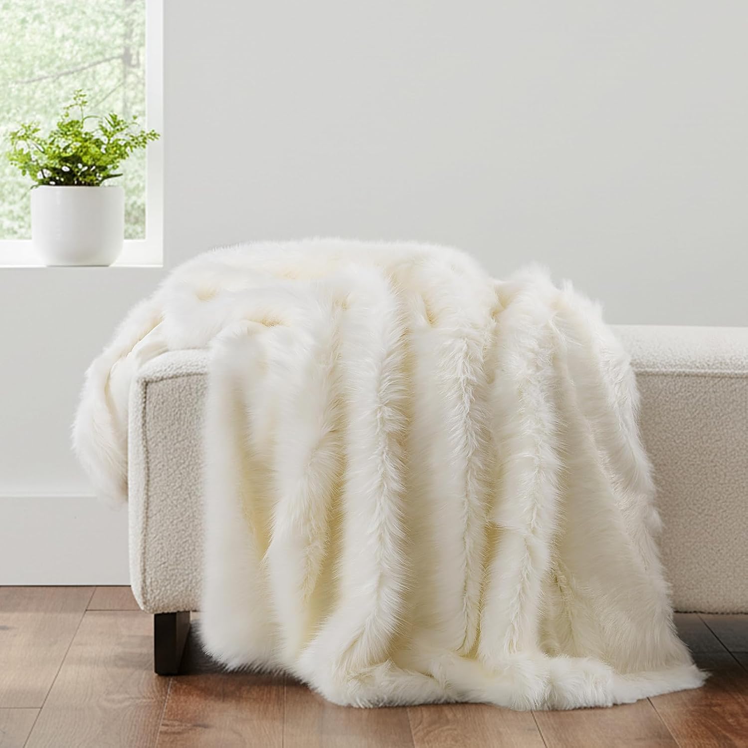 Luxury Plush Faux Fur Throw Blanket, Long Pile Brown with Black Tipped Blanket, Super Warm, Fuzzy, Elegant, Fluffy Decoration Blanket Scarf for Sofa, Armchair, Couch and Bed, 50''x 60''