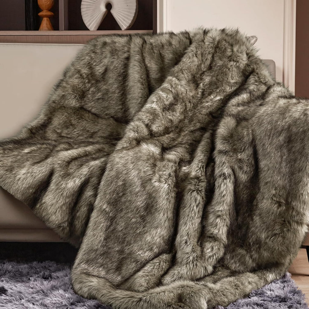 Touchat 1000GSM Faux Fur Throw Blanket, Super Thick Warm Cozy Heavy Blankets for Couch Bed Sofa, Plush Fuzzy Elegant Winter Reversible Mink Blanket for Living Room Bedroom 50''x60'', WhiteBrown