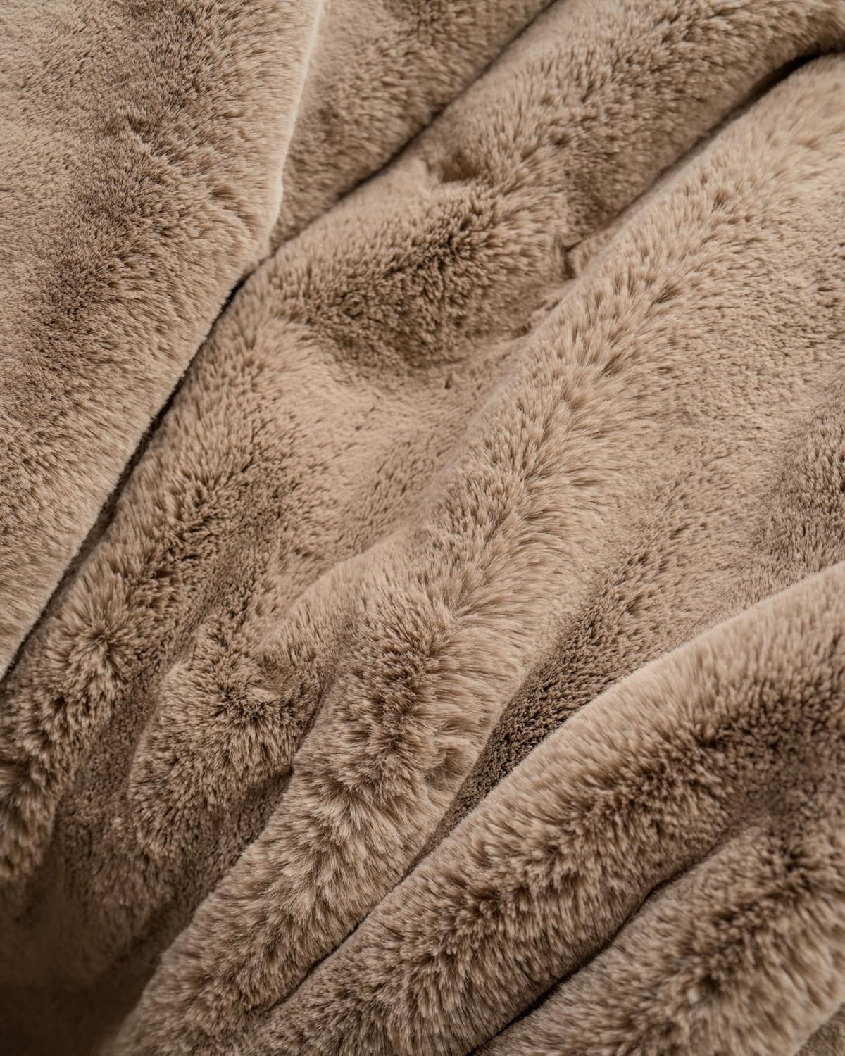 Cozy Earth Cuddle Blanket - Faux Fur Ultra-Soft Luxury Throw Blanket - Thick & Cozy Oversized Design for Lounging or Sharing - Machine Washable - Oversize Throw 80" x 60" Walnut